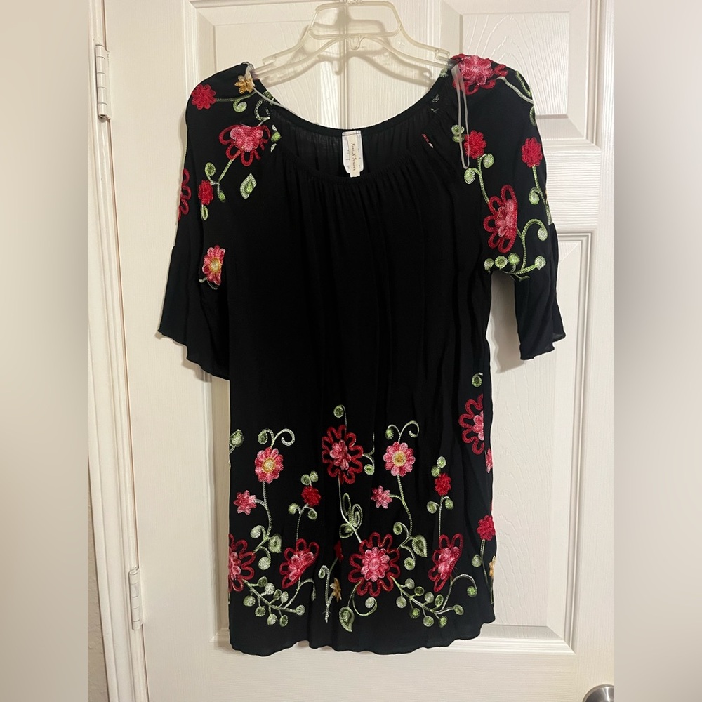 Red and Black Embellished 3/4 Sleeve Blouse with Floral Design